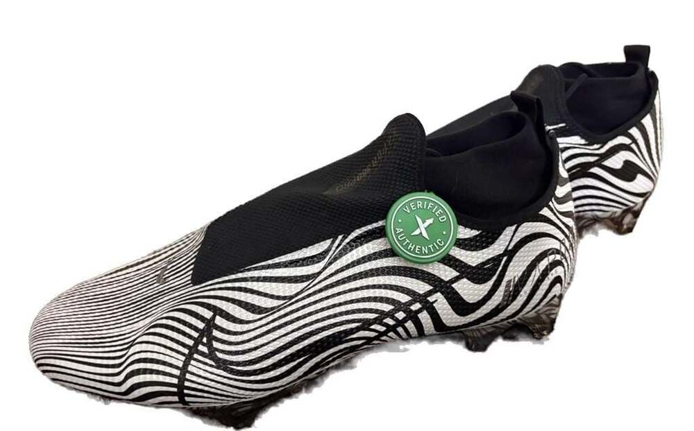 New without box Nike Vapor Edge Pro 360 Football Cleats Zebra White Black

Step